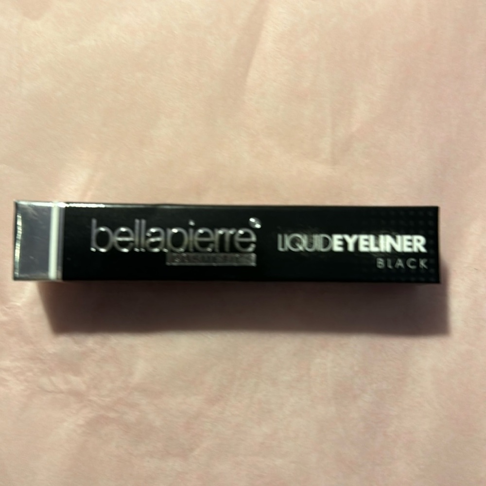 BELLAPIERRE COSMETICS
Liquid Eyeliner - BLACK - Picture 7 of 7